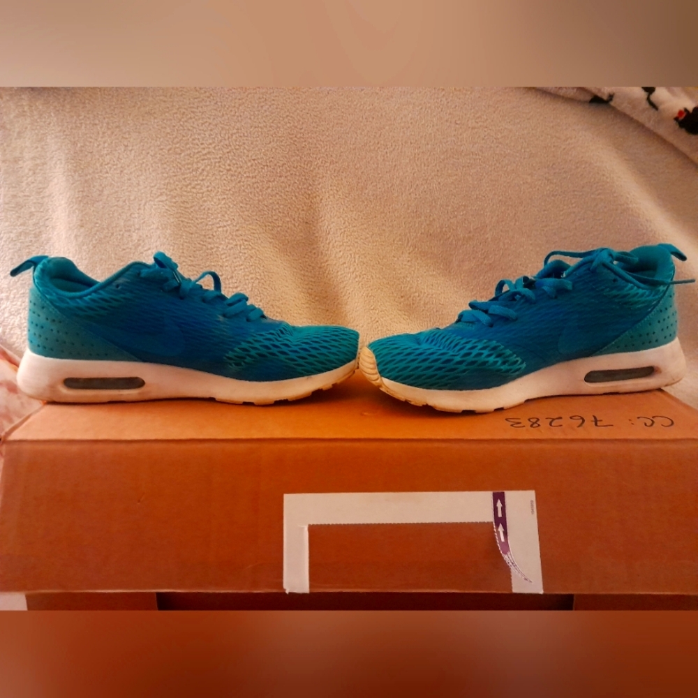 Mens size 8 NIKE Air MINT